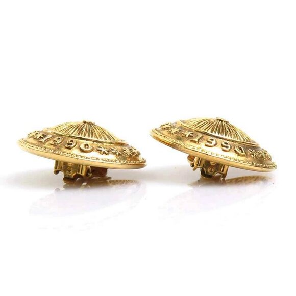 CHANEL Logo Clip on Earrings Gold Metal - e60407a - Picture 6 of 11